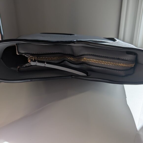 Grey Smooth Leather Hobo Bag with Adjustable Shoulder Strap and Top Zipper, NWOT - Picture 8 of 8